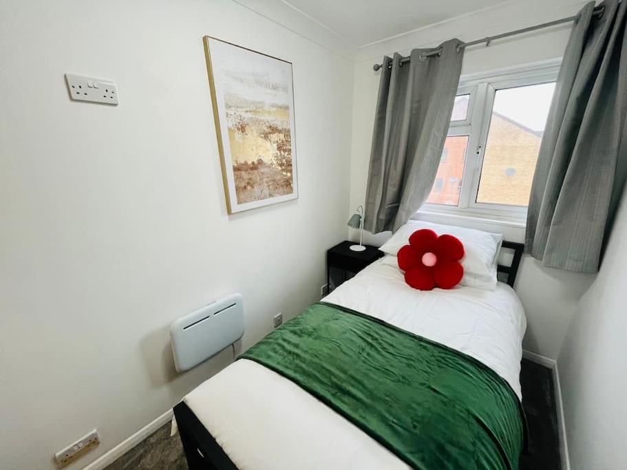 Stylish Two Bedroom Flat Colindale, Nw9 Close To Station Edgware ภายนอก รูปภาพ